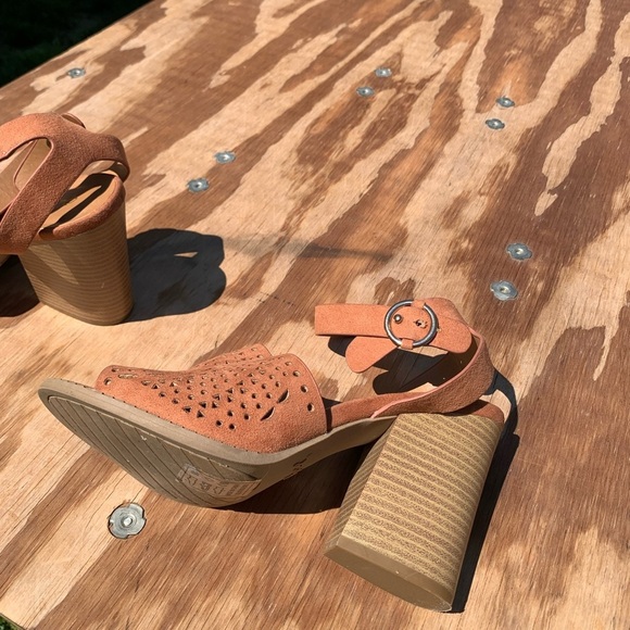 Qupid CUTOUT HEELED SANDALS (HAZEL SUEDE) size 7 spring summer boho ankle fall - Picture 6 of 15